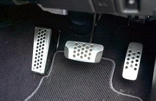 Считывание ошибок на автомобиле педалями