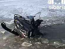 В Новосибирской области на видео попал вмерзший во льды снегоход