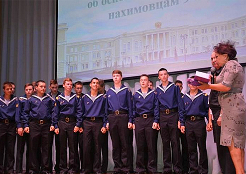 Севастопольским нахимовцам вручили аттестаты об основном общем образовании