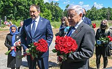 Премьер-министр Татарстана возложил цветы к могилам "премьеров" советского периода