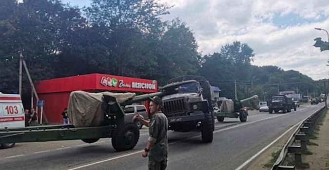 Под Майкопом военный «Урал» столкнулся с пушкой