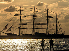 Барк "Крузенштерн" открывает навигацию 2017 года