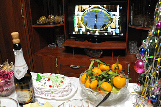 Почти 40% россиян не собираются смотреть по телевизору "Новогодний огонек"