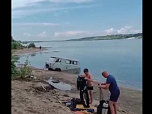 Спасатели нашли затонувшую «Волгу» в реке Обь в Новосибирске