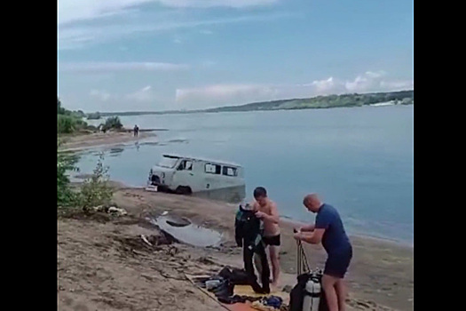 Спасатели нашли затонувшую «Волгу» в реке Обь в Новосибирске
