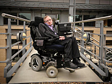 Игравшие Стивена Хокинга актеры Эдди Редмэйн и Бенедикт Камбербэтч скорбят по ученому