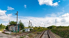 Автомобиль столкнулся с поездом на переезде в Челябинской области