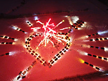 Во Владивостоке и Питере построили сердца из автомобилей