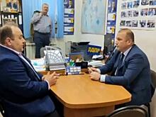 Федоров и Томанов поругались возле картонной фигуры Владимира Жириновского