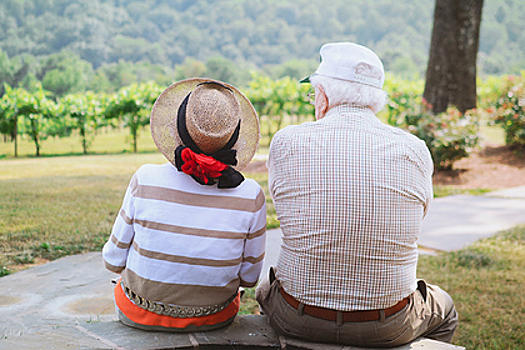 77-летние постояльцы дома престарелых влюбились друг в друга и поженились