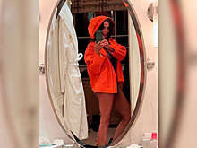 Деми Мур похвасталась стройными ногами накануне 60-летия