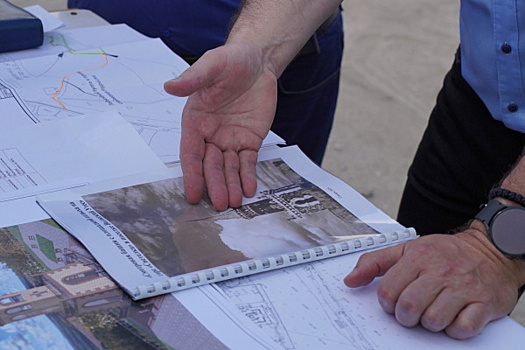 Дмитрий Азаров оценил ход строительства смотровой башни на горе Светелке