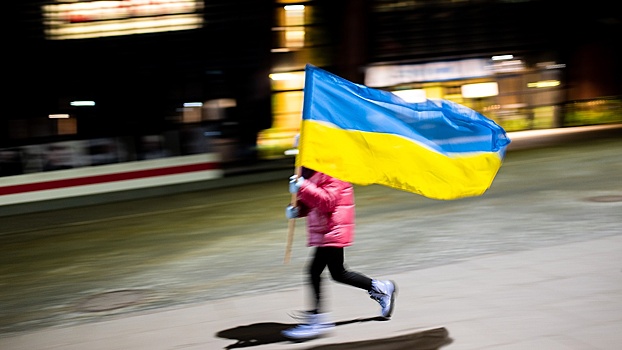 В Польше из-за угроз сняли флаг Украины с фасада театра в Кракове