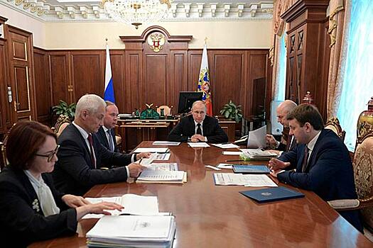 В Кремле состоялось совещание по экономике, на которое не позвали Медведева