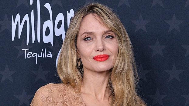 Анджелина Джоли снимется в экранизации «Тревожных людей»