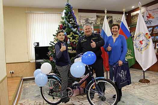 Главный судебный пристав подарил велосипед 9‑летнему нижегородцу