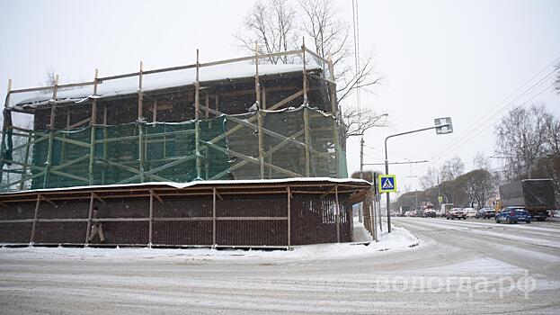 Реставраторы вручную изготовят вагонку для обшивки дома на ул. Чернышевского, 56 в Вологде