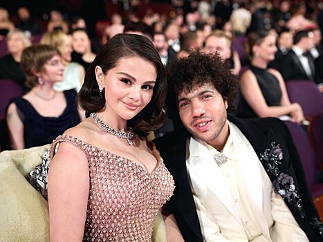 Селена Гомес перенесла свадьбу с Бенни Бланко на неопределенное время