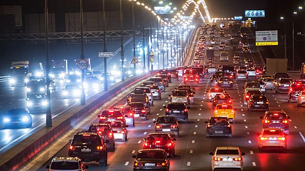 Движение на 26-м км МКАД затруднено из-за ДТП с тремя автомобилями