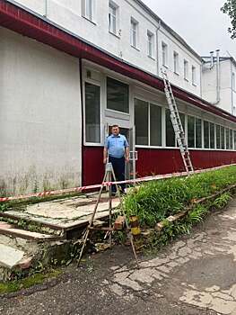 В детской поликлинике под Саратовом обрушилась плита перекрытия между этажами