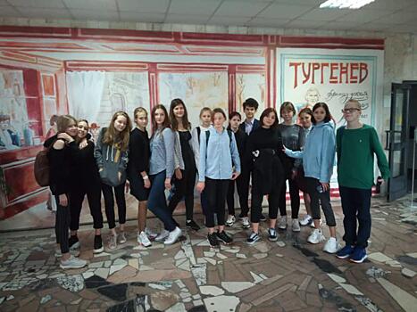 Юные экскурсоводы из Куркина посетили занятие по этикету в институте имени Пушкина