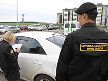 Саратовские приставы арестовали мобильные телефоны троих должников