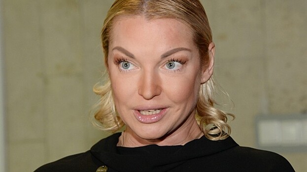 Видео: балерина Волочкова приехала в суд по делу о воровстве ее шофера