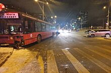 В Екатеринбурге в ДТП с участием автобуса пострадала 2-летняя девочка