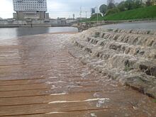 На улице Пролетарской в районе Нижнего озера произошел провыв водопровода