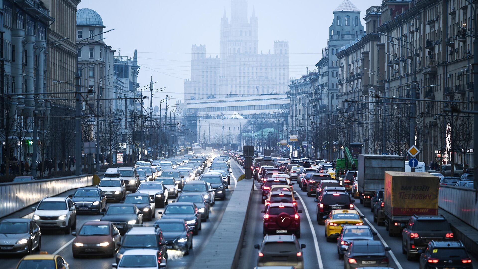 Новости автомира: «Непереобувшихся» московских водителей призвали воздержаться от поездок