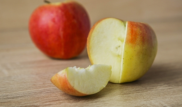 Употребление яблок и апельсинов снижает риск развития тромбоза