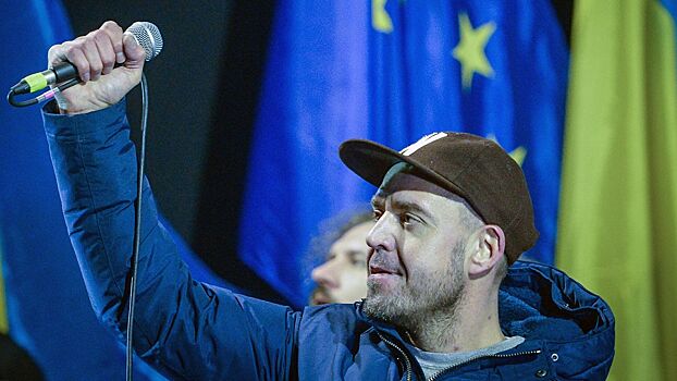 «Тихонечко боданул»: Михалок объяснил драку с фанатом на концерте на Украине