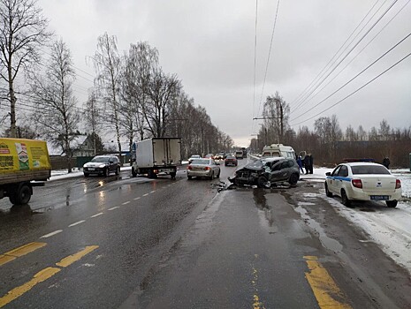 В Твери иномарка протаранила ГАЗель