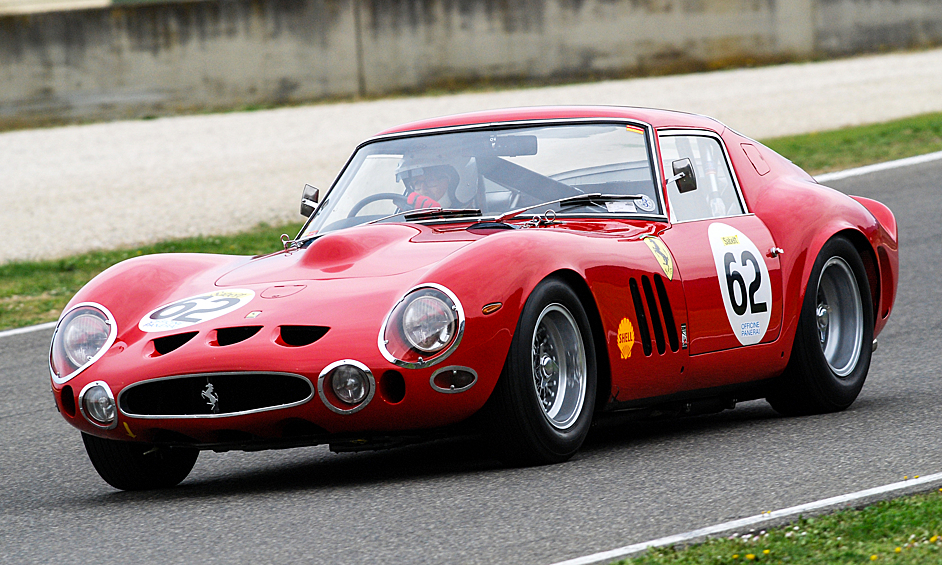 Ferrari 250 GTO (1962—1964). Гоночный вариант классической «250-ки». Всего было произведено 37 единиц по цене $18000. Автомобиль получился настолько удачным, что одержал победу в двух чемпионатах World Sportscar Championship в сезоне 1962 и 1963 годов.