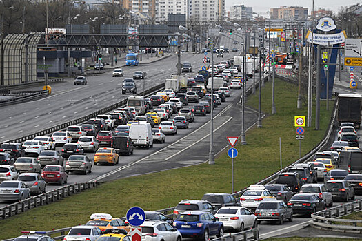Пробки образовались на въездах в Москву из-за пропускного режима