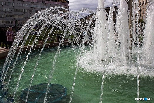 Новая традиция: в Новосибирске заработали фонтаны