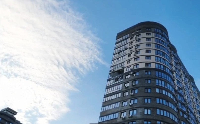 Появились первые кадры последствий удара БПЛА в многоэтажку Краснодара