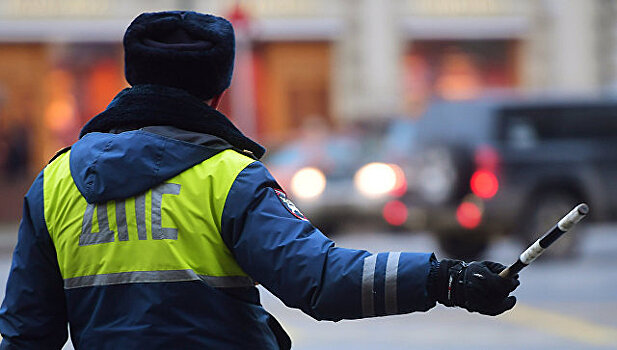 Автоинспекция изучает видео с "гонками мажоров" по набережной в Москве