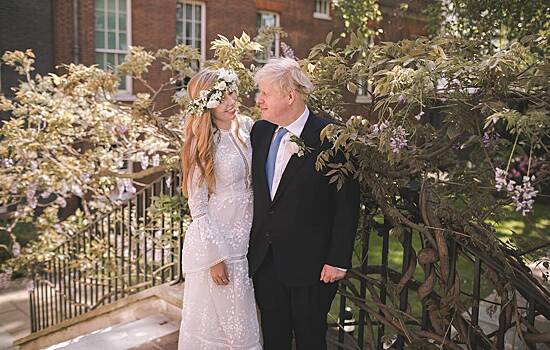 Борис Джонсон женился, нарушив 200-летнюю британскую традицию