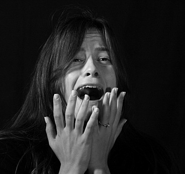 Эмоции жертв ДТП перенесли на фотобумагу