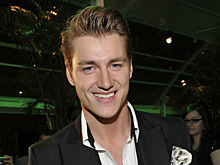 Бургеры и поцелуи: как проводят будни Алексей Воробьев и его жена