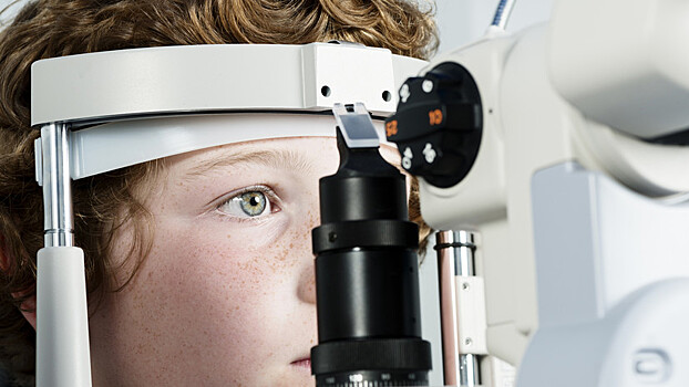 Офтальмолог посоветовал регулярно проверять зрение у детей