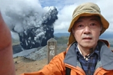 Турист случайно сделал селфи на фоне проснувшегося вулкана