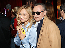 «Все гадали, что он прячет под шарфиками?»: вдова Владимира Левкина показала его редкое фото