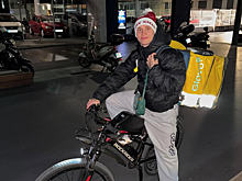 Даня Милохин удивил подписчиков кадрами с работы курьером в Барселоне