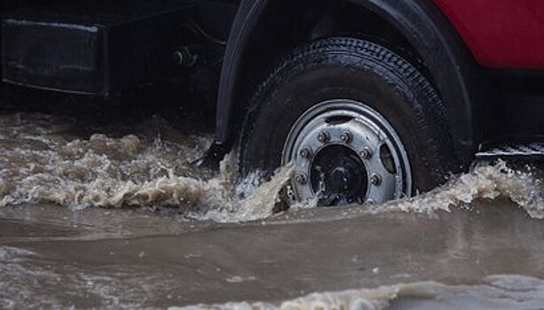 Очевидцы: ул. Железнодорожную затопило сточными водами