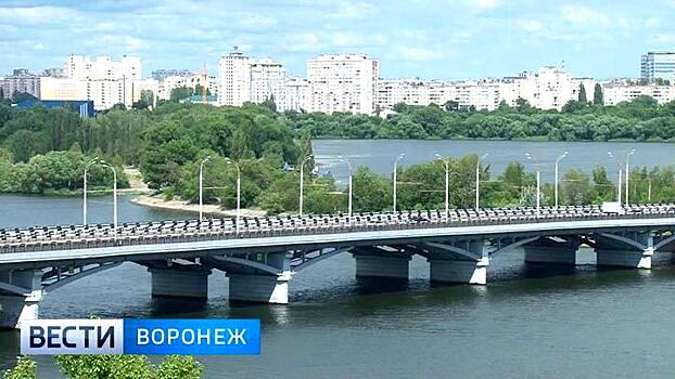 Воронежских водителей предупредили об опасностях, поджидающих на Чернавском мосту