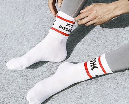 «Мамин negodjai» и «Папин samurai» — St.Friday Socks выпустили спортивную коллекцию с надписями
