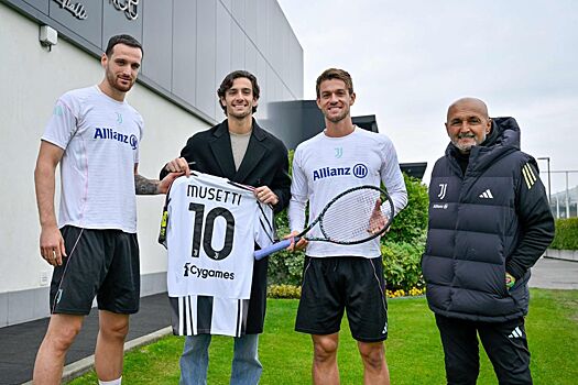 Лоренцо Музетти посетил тренировку «Ювентуса» и получил футболку от игроков и тренера