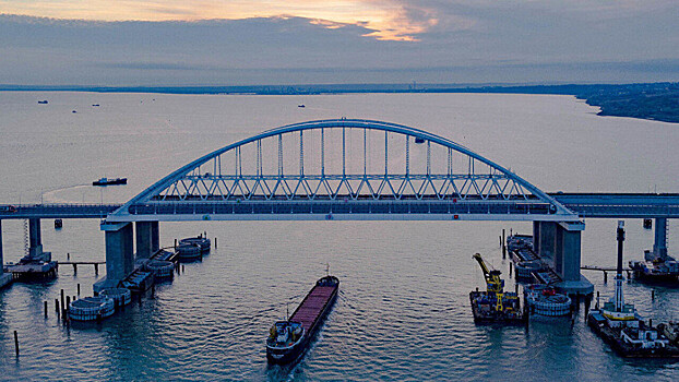 «А где туристы?»: Украинцы "усомнились" в существовании Крымского моста